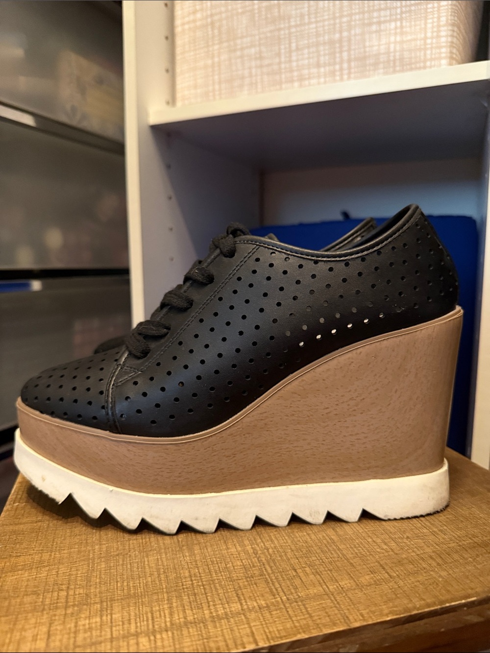 Steve Madden Black Perforated Platform Sneakers with Tan Wood-Effect Midsole - Picture 4 of 4